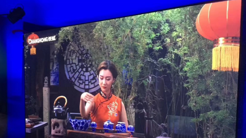激光电视投黑晶抗光幕？主要还是光学结构的不同，您懂了吗？